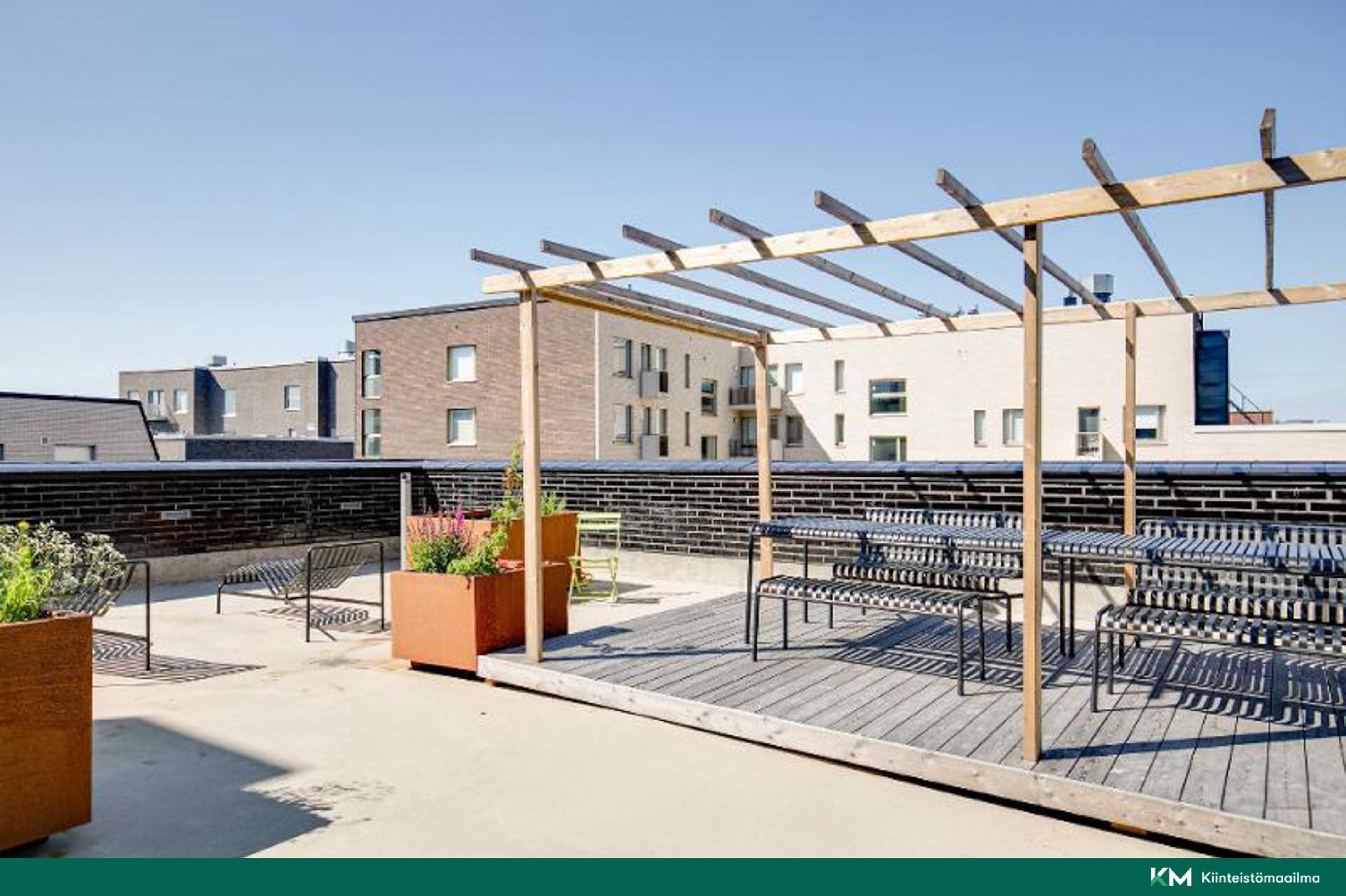 Saunan yhteydessä kattoterassi