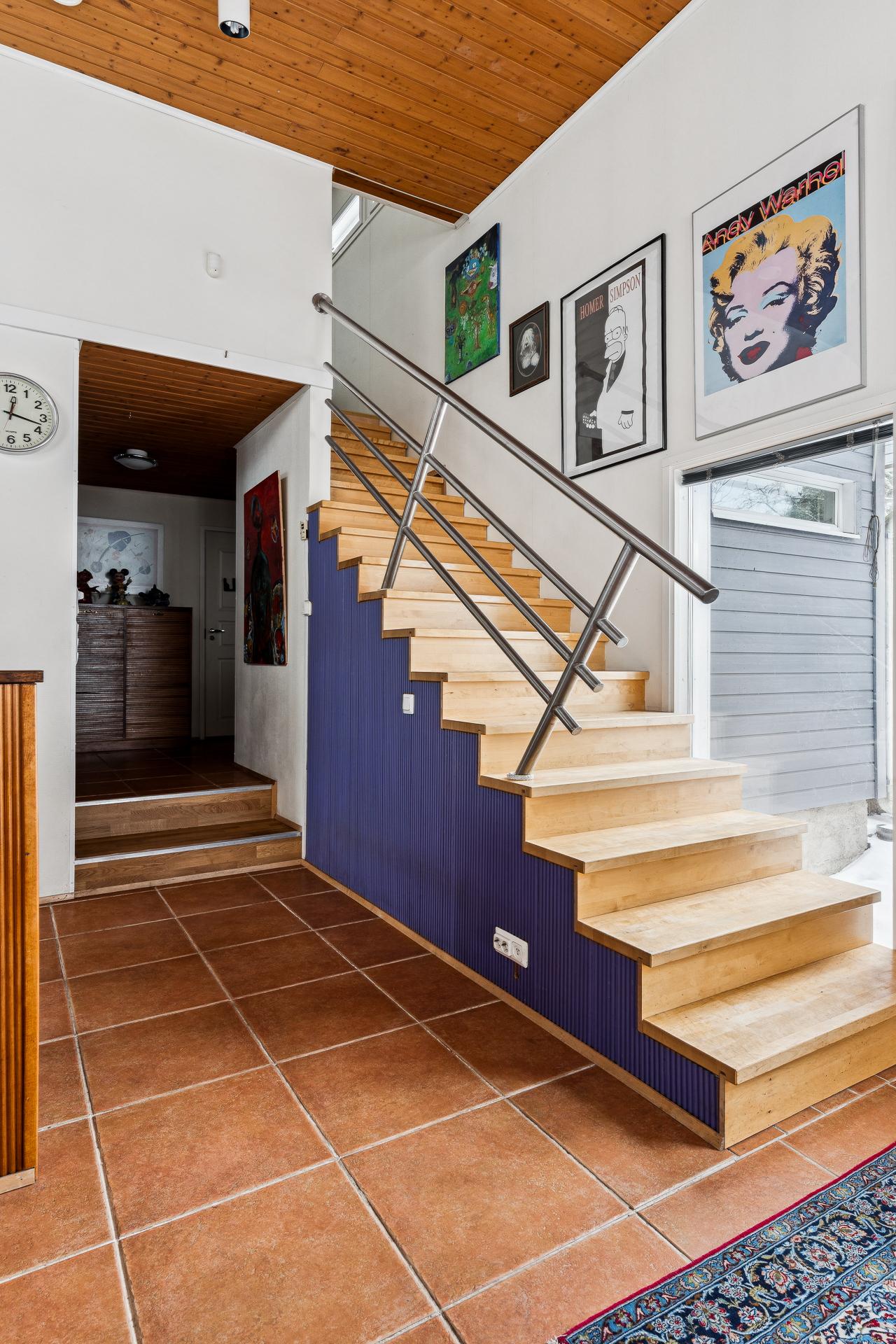 Portaikko yläkertaan