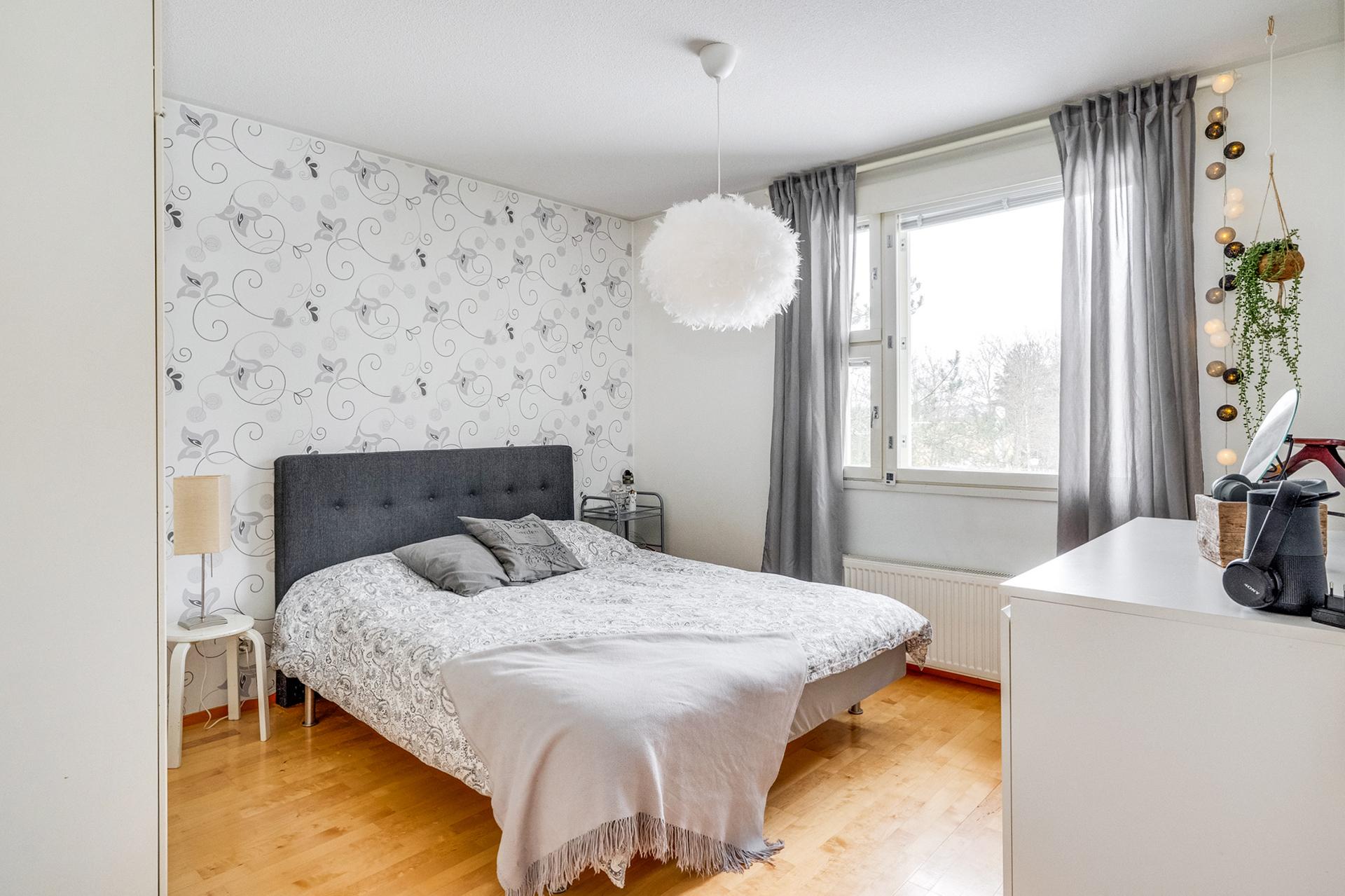 Yläkerran makuuhuone 1