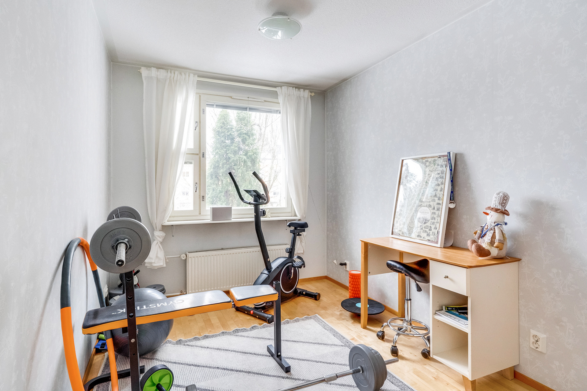 Yläkerran makuuhuone 2