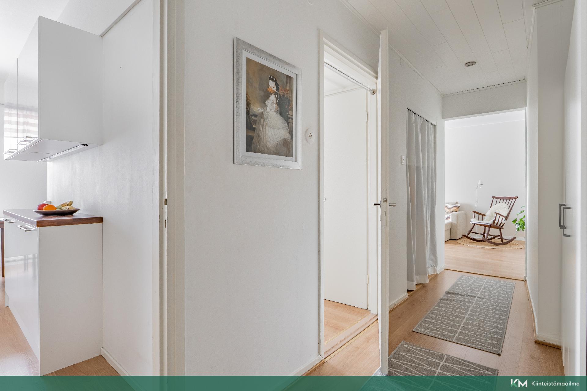 Eteisessä runsaasti säilytystilaa