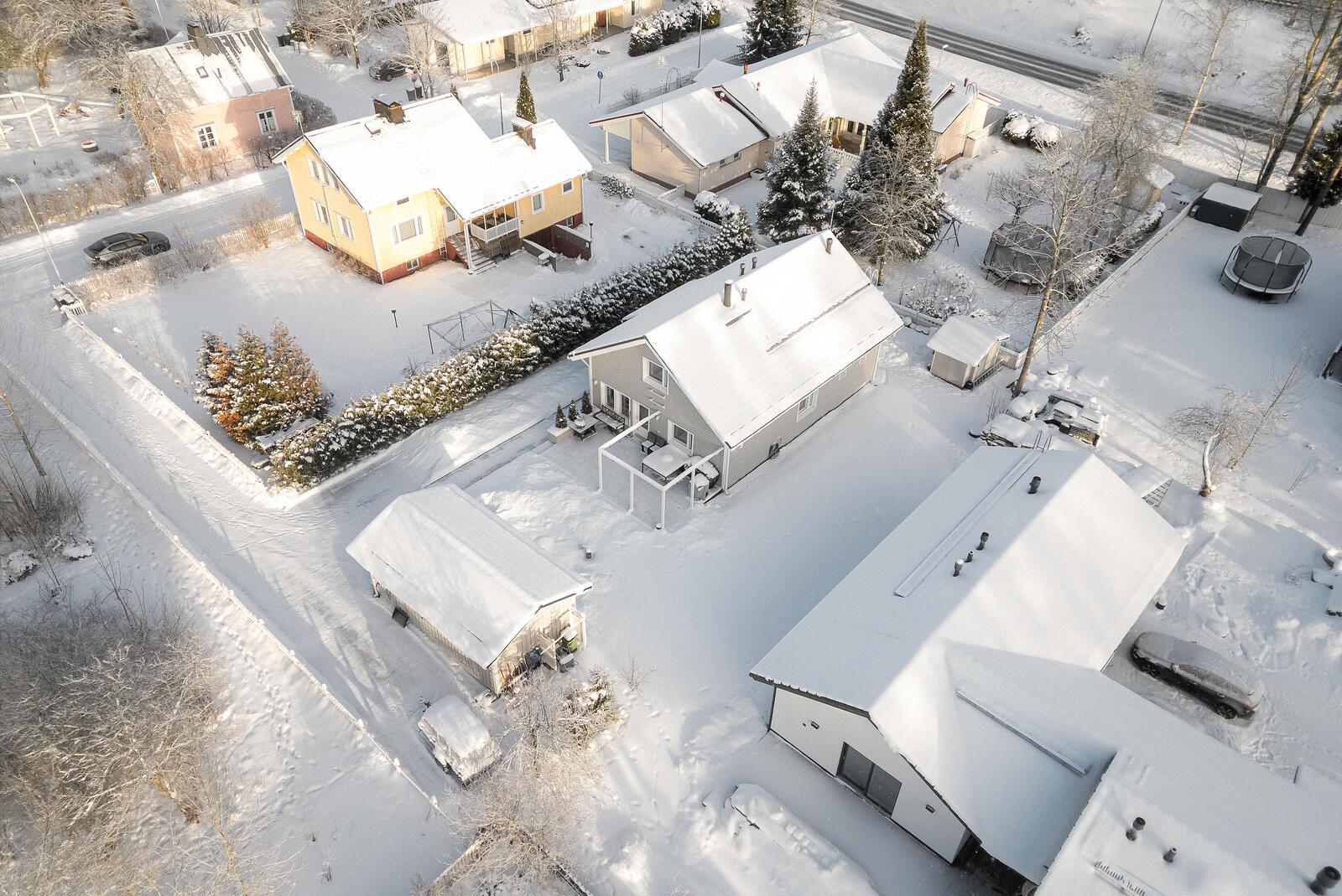 Viihtyisä pientaloalue keskustan kupeessa