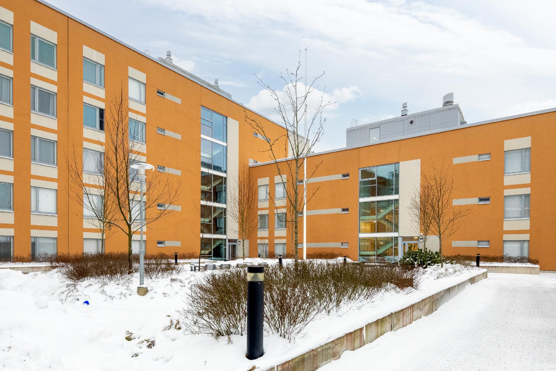 Julkisivu sisäpihan puolelta