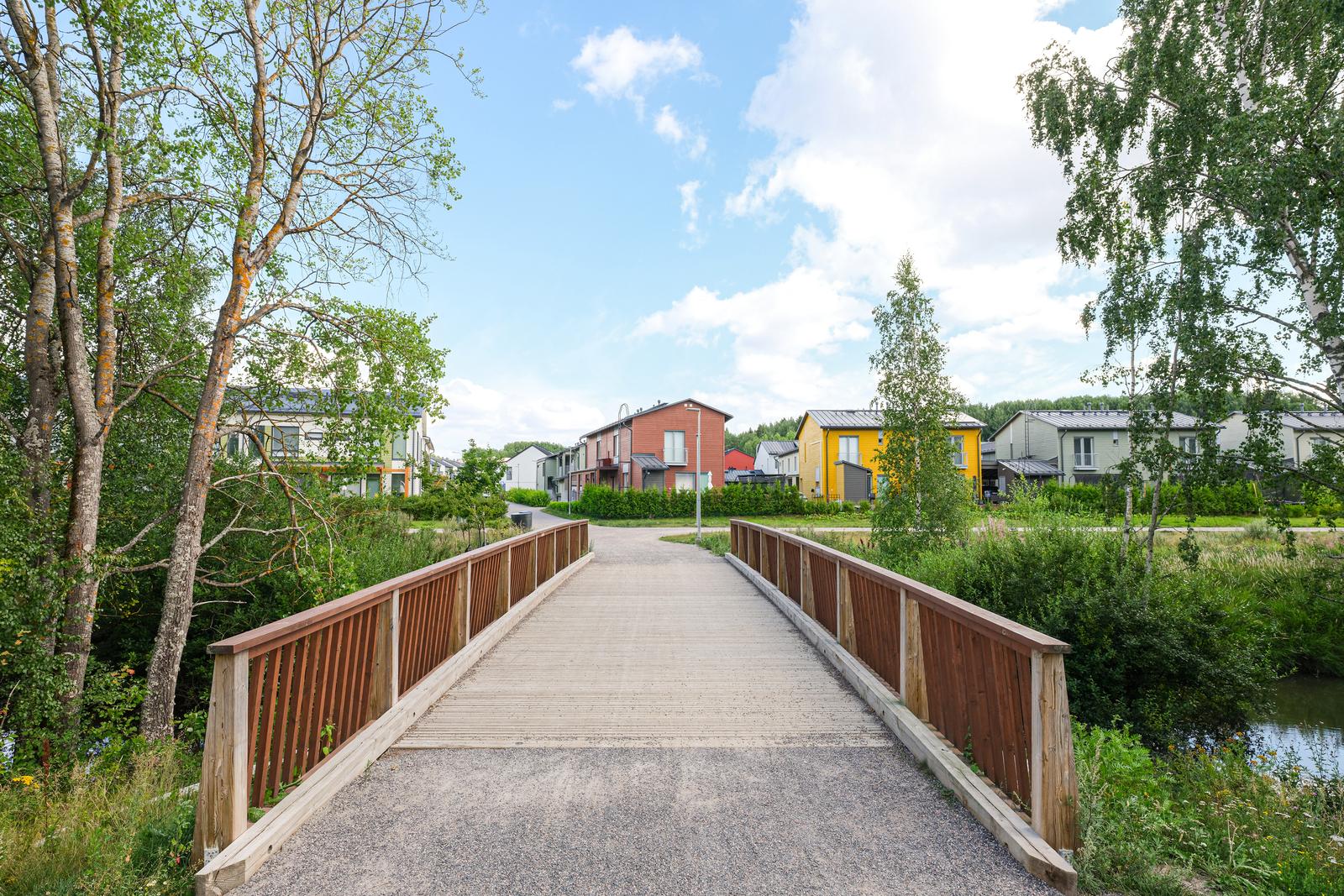 Silta Longinojan yli