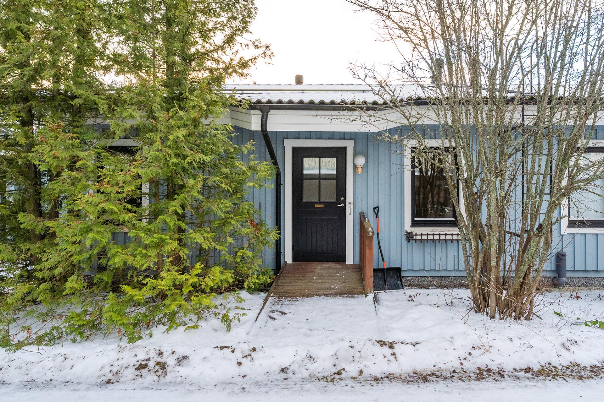 Suojaisa sisäänkäynti.