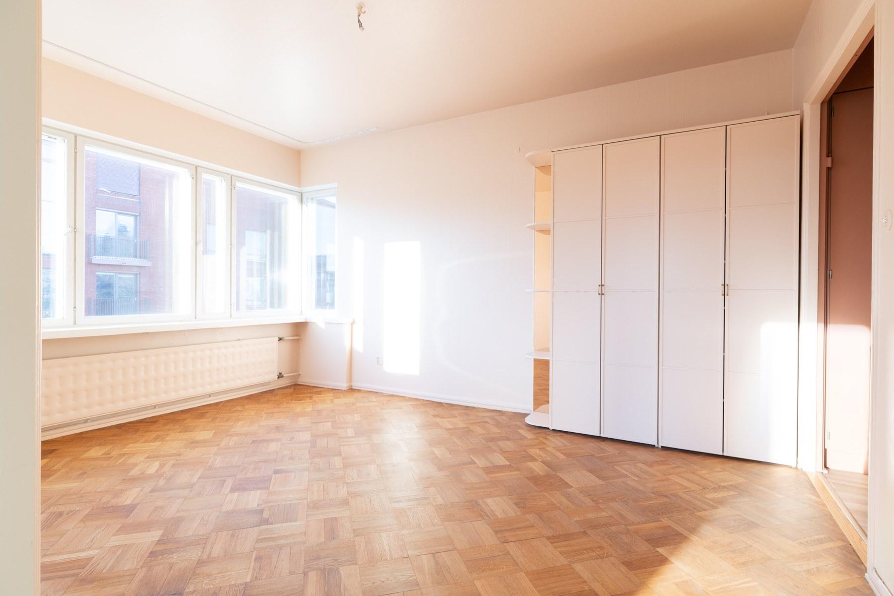 Myös olohuoneessa kaapisto