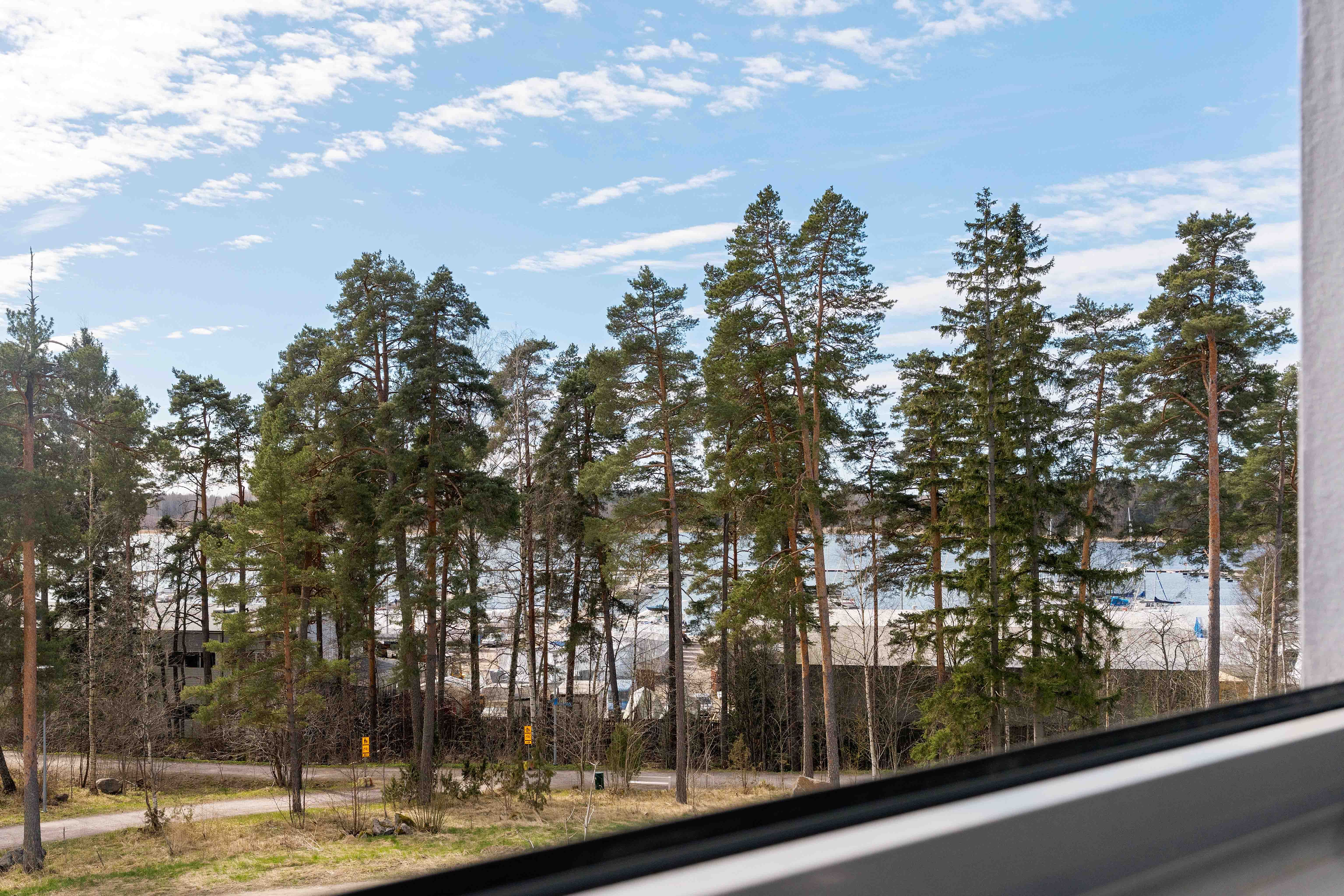 Parvekkeelta merikin pilkottaa