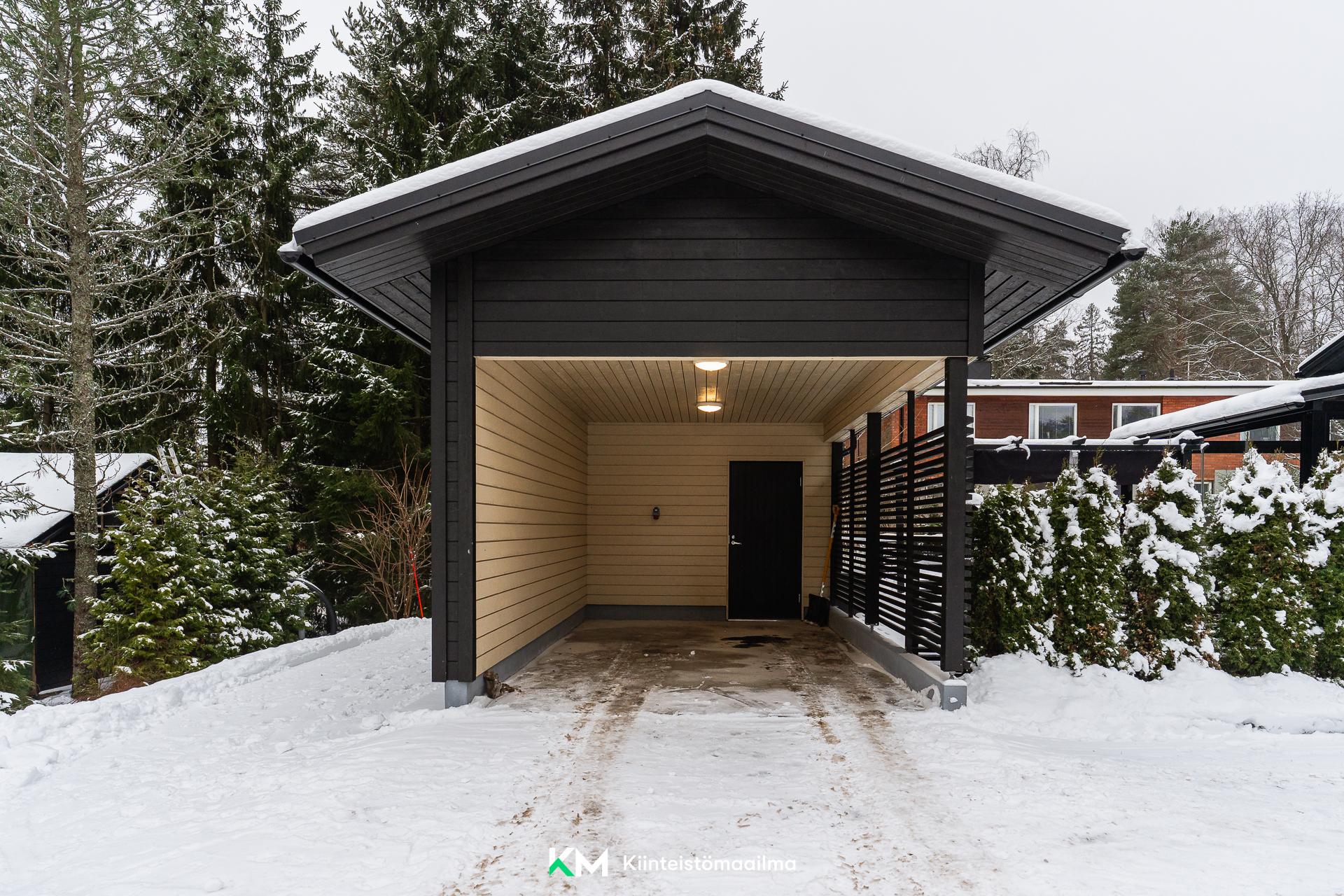 autokatos ja lämminvarasto