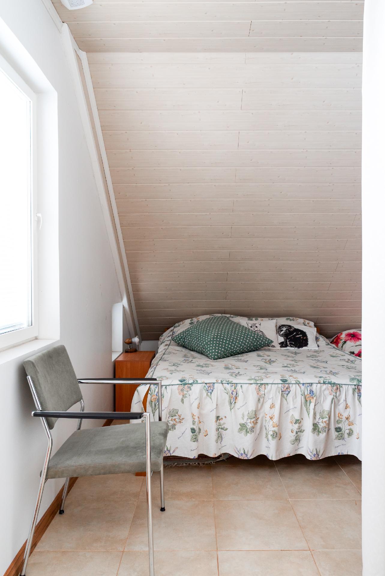 B huoneiston makuuhuone