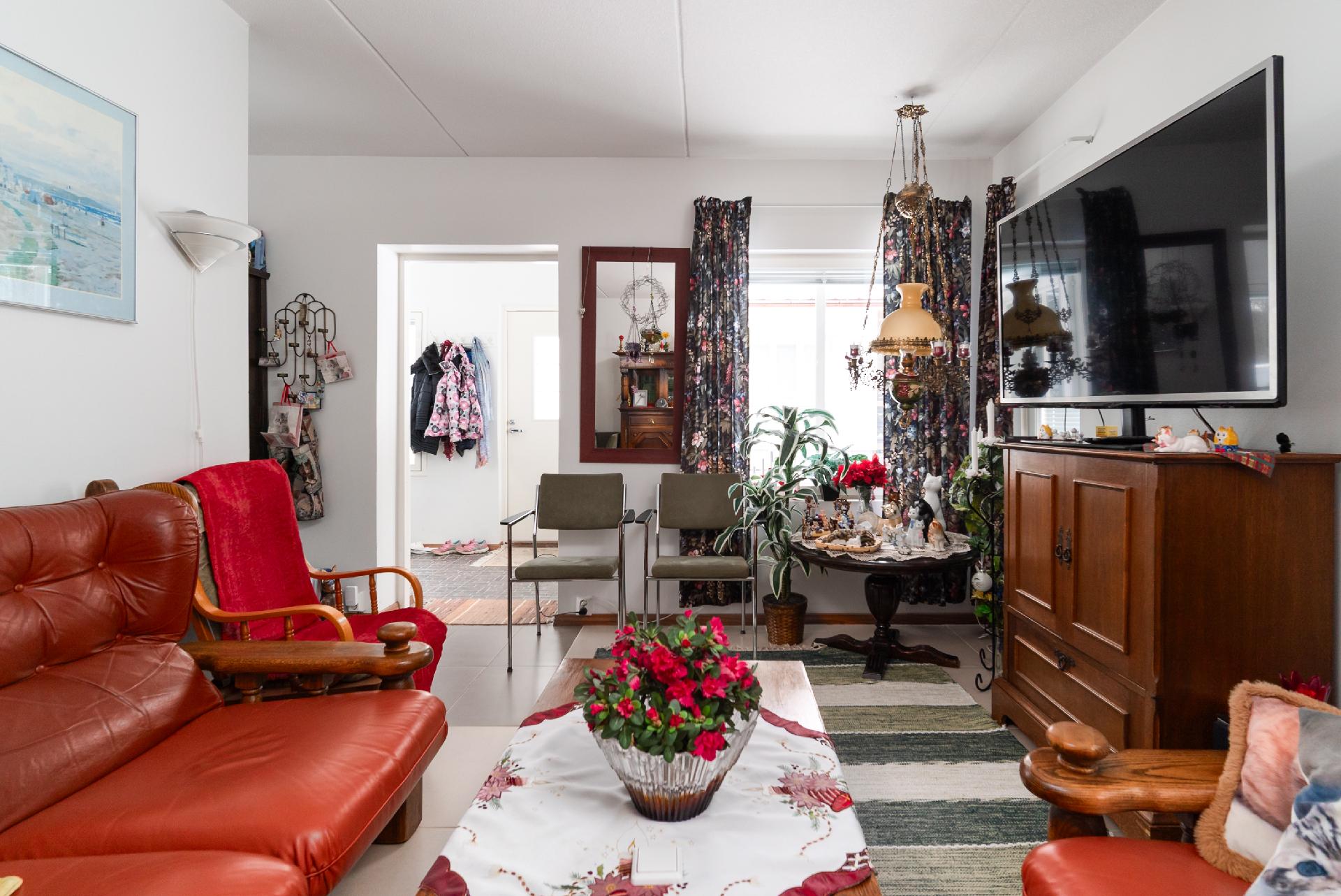 B huoneiston olohuone