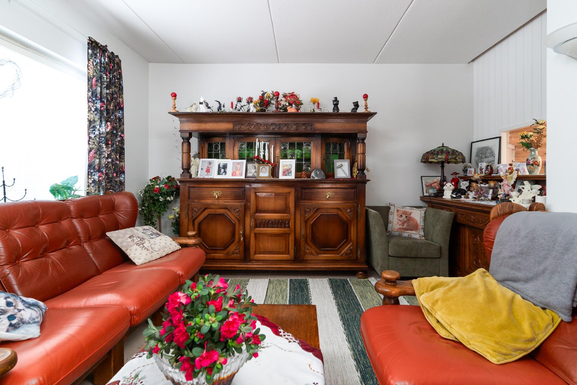 B huoneiston olohuone