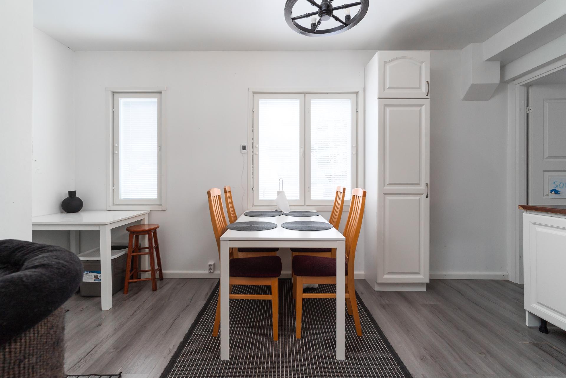 A huoneiston keittiö