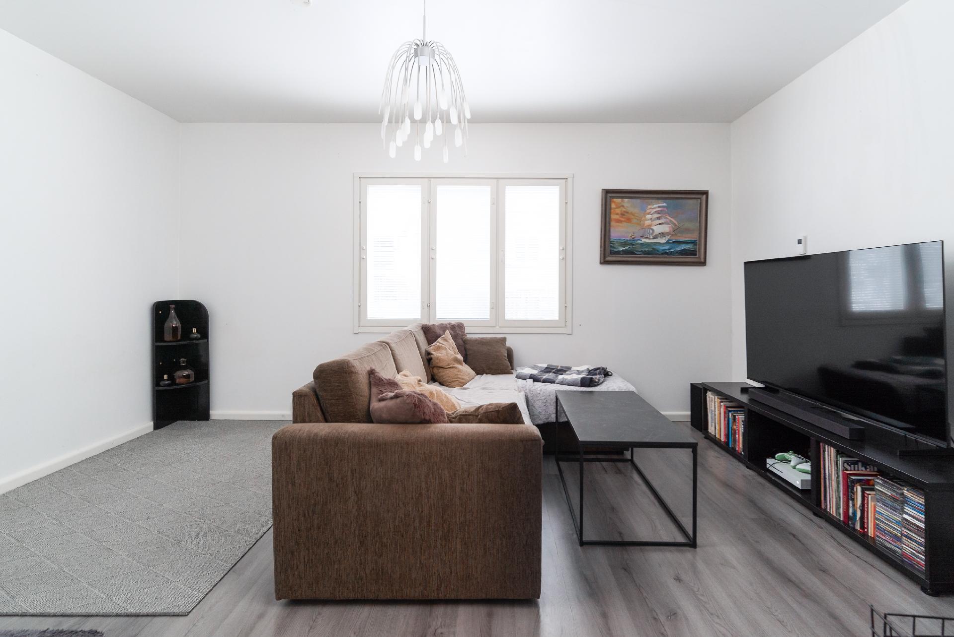 A huoneiston olohuone