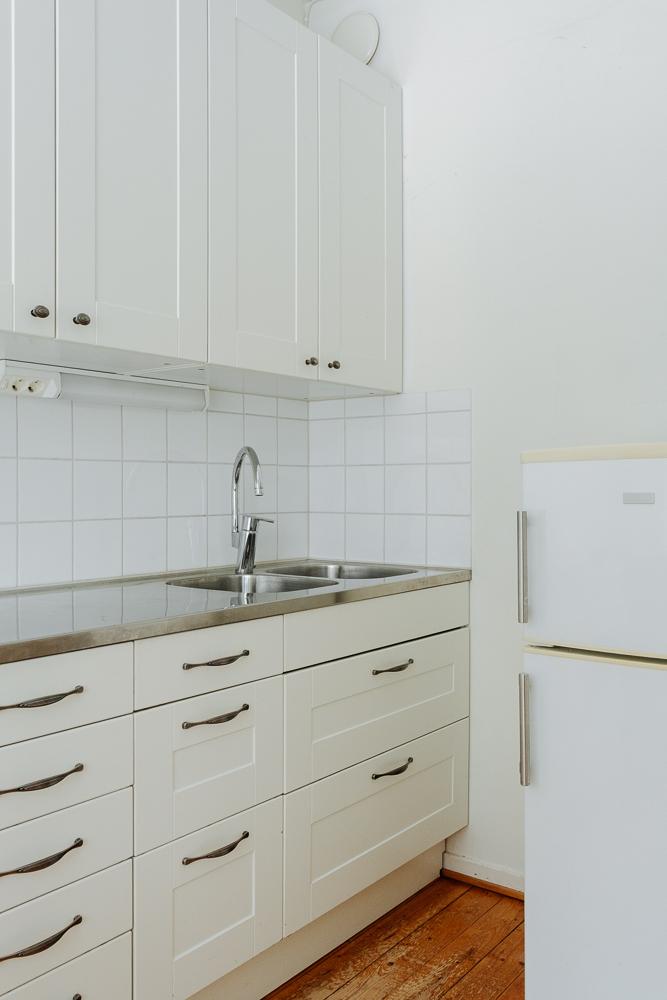 Pesuallas ja osa kaapistoa uusittu putkien kanssa samaan aikaan