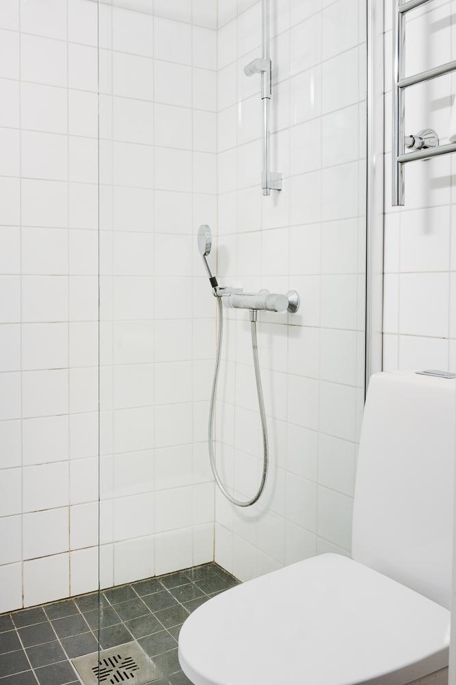 Kylpyhuone uusittu putkiremontin yhteydessä 2010