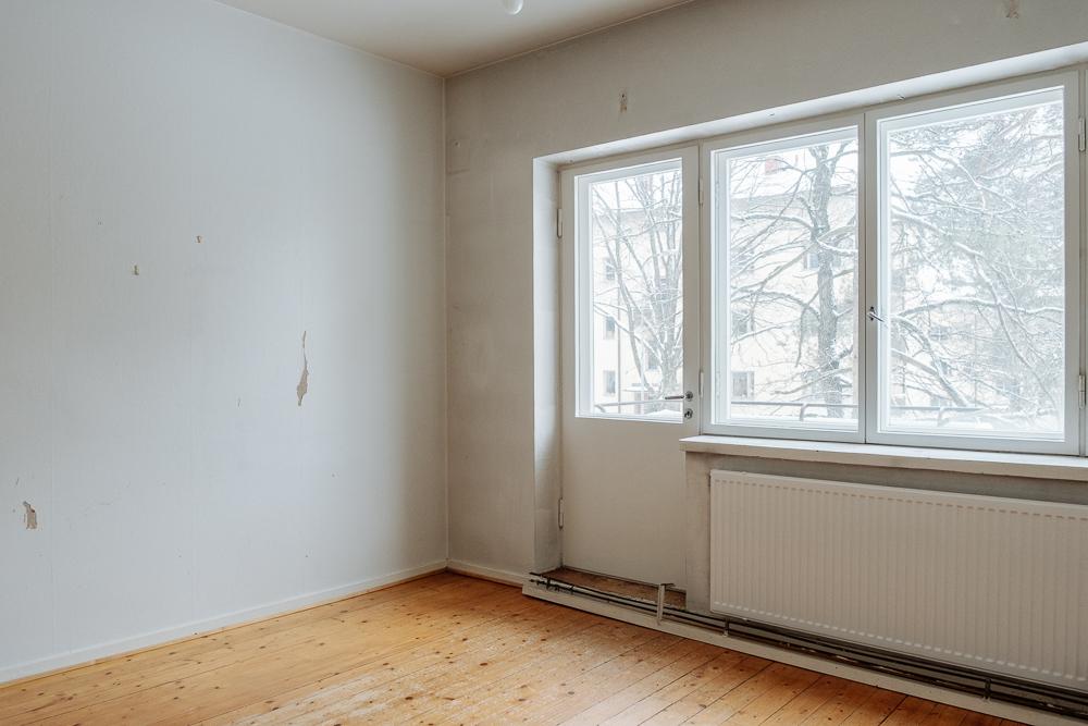 Olohuone ja käynti parvekkeelle