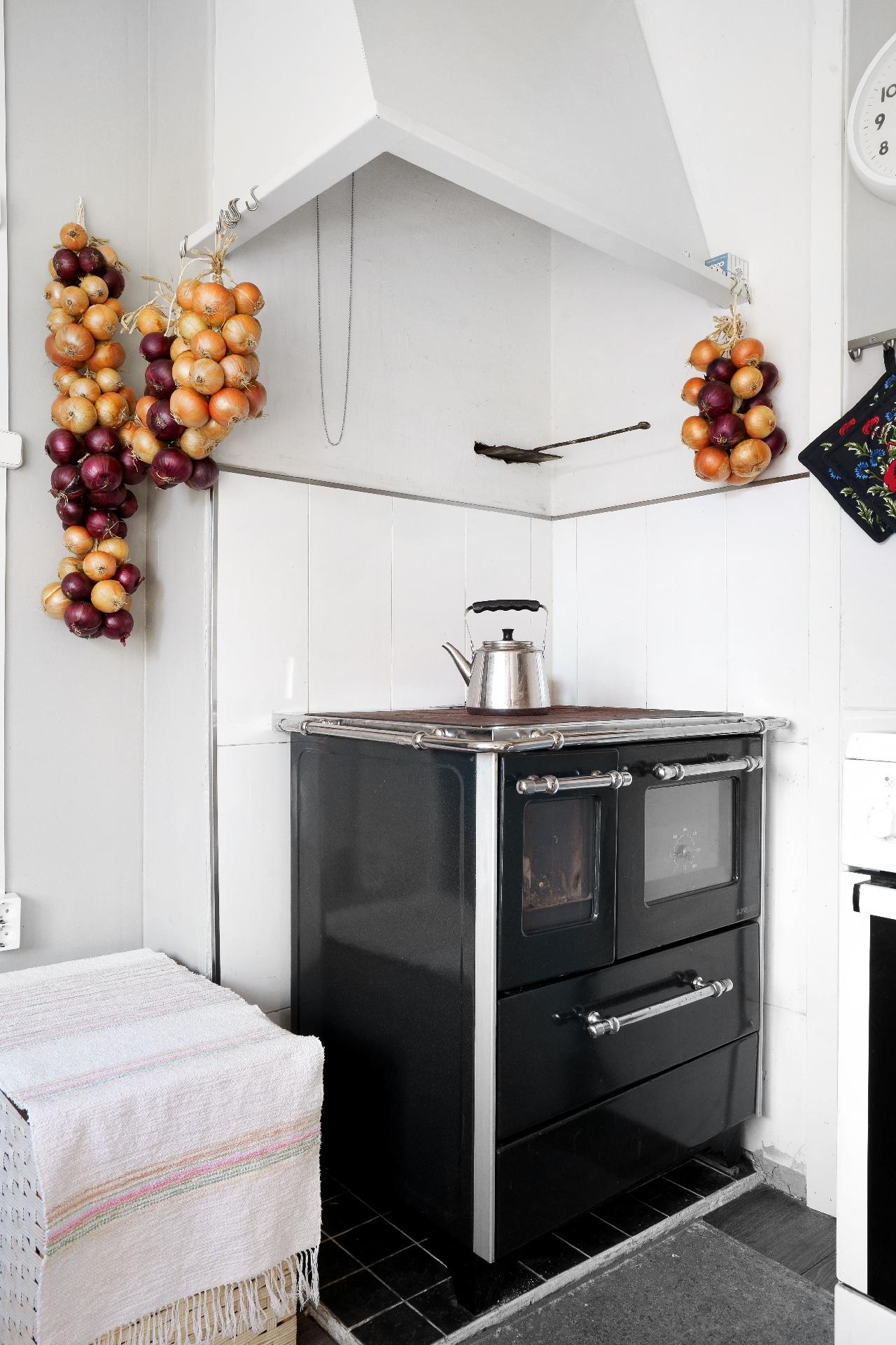 Keittiössä myös puuhella (2014).