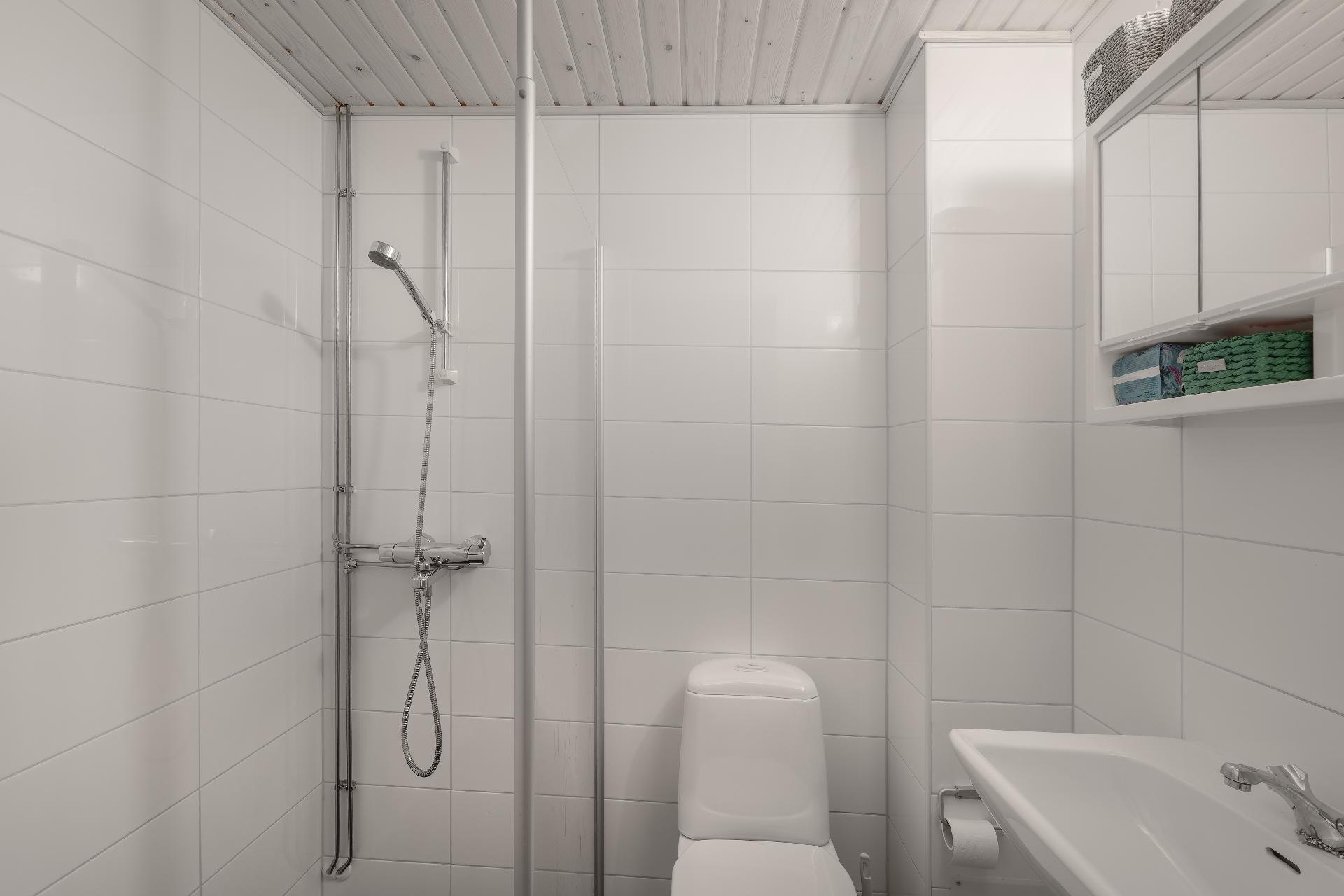 WC:ssä on myös suihku