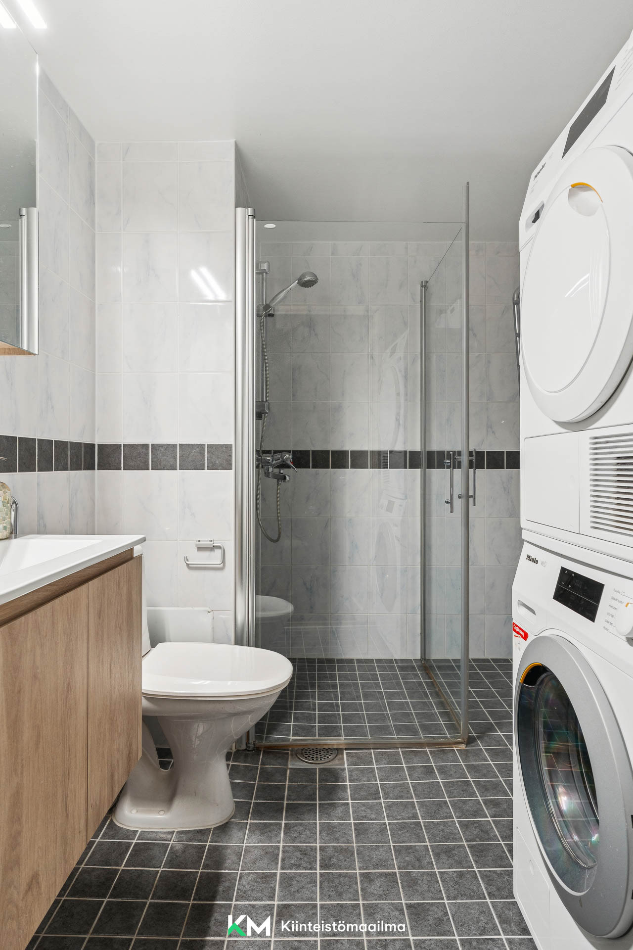 Kylpyhuone on tilava