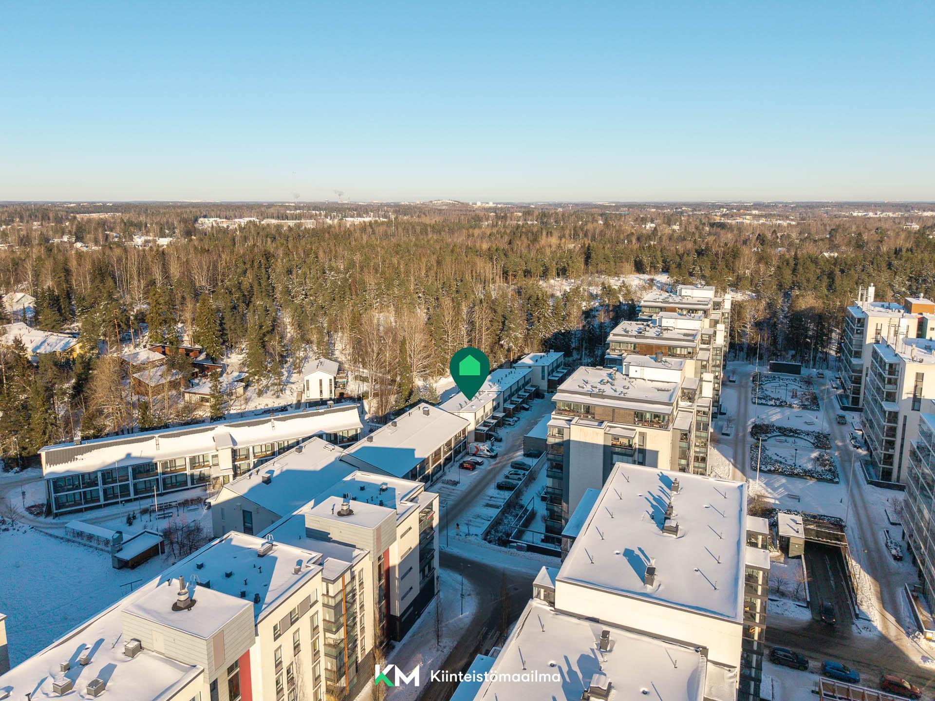 Kodin vieressä on Komendantinmäen puistoalue