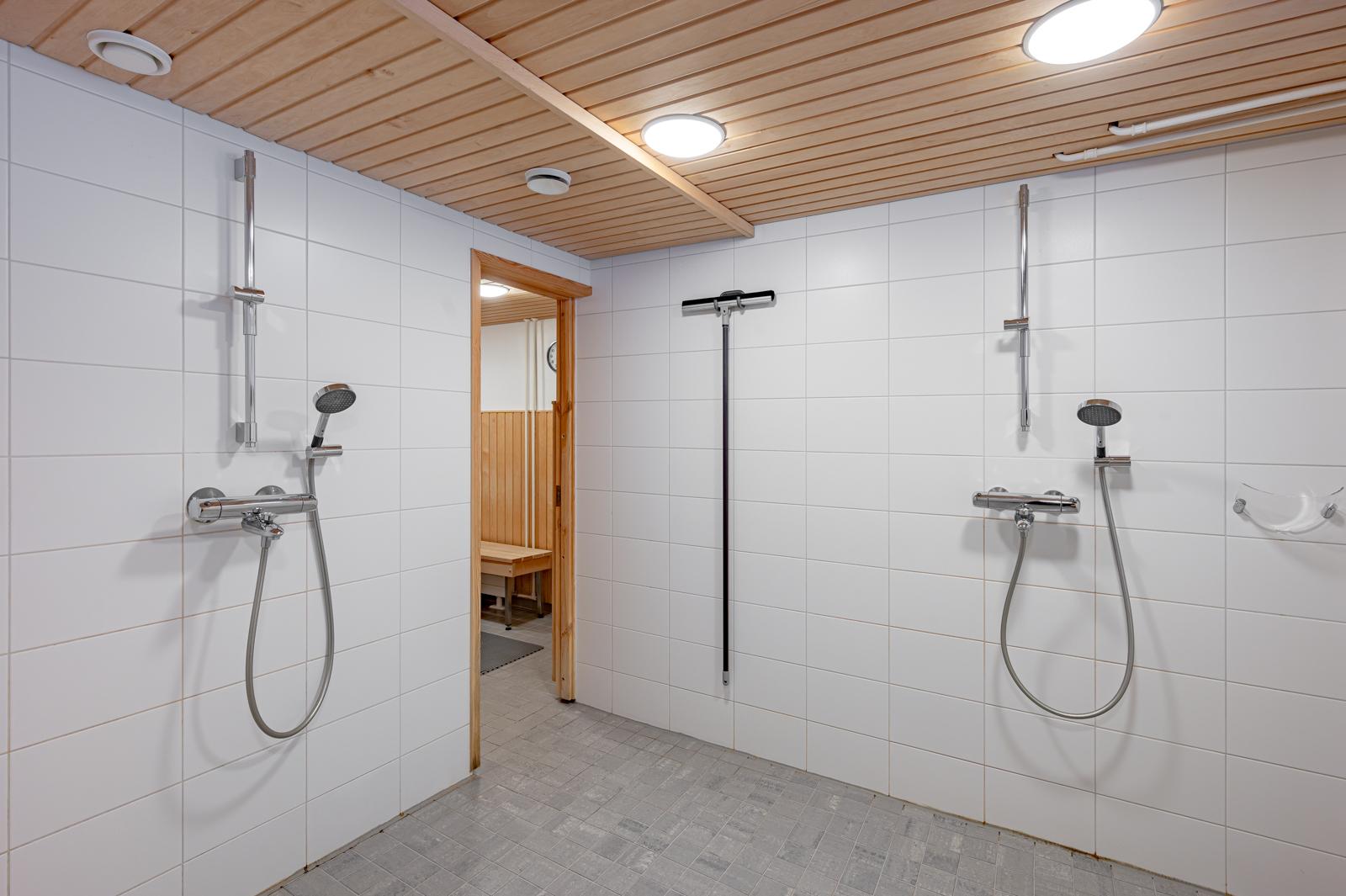 Yhtiön saunan pesuhuone