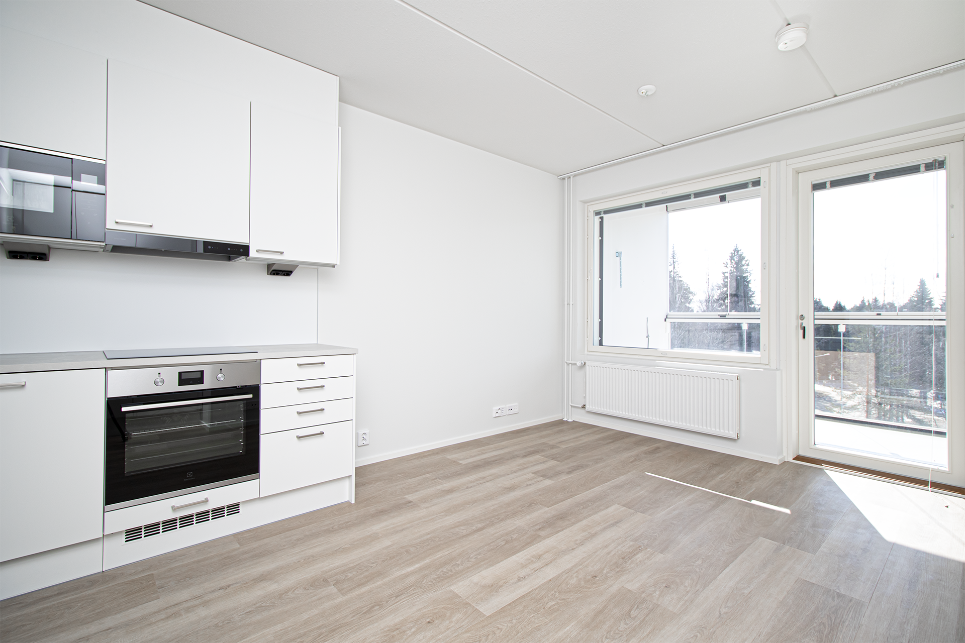 Ruokapöydälle oma paikkansa.