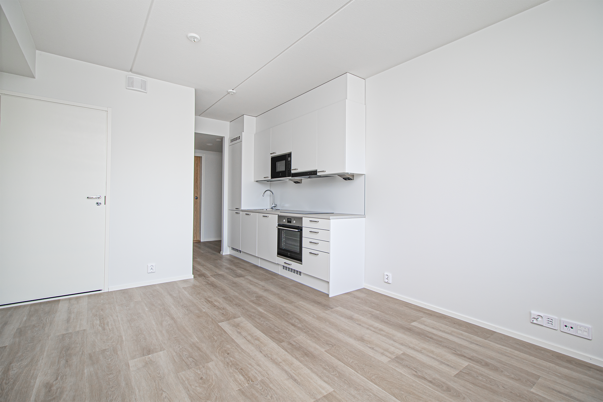 Vaalea keitiö sulautuu kotiin hyvin.