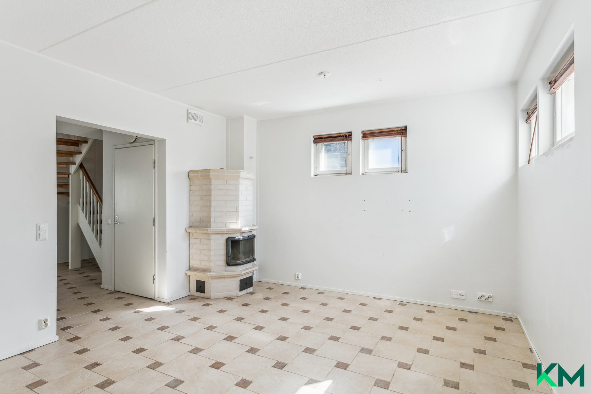 Alakerran takkahuone