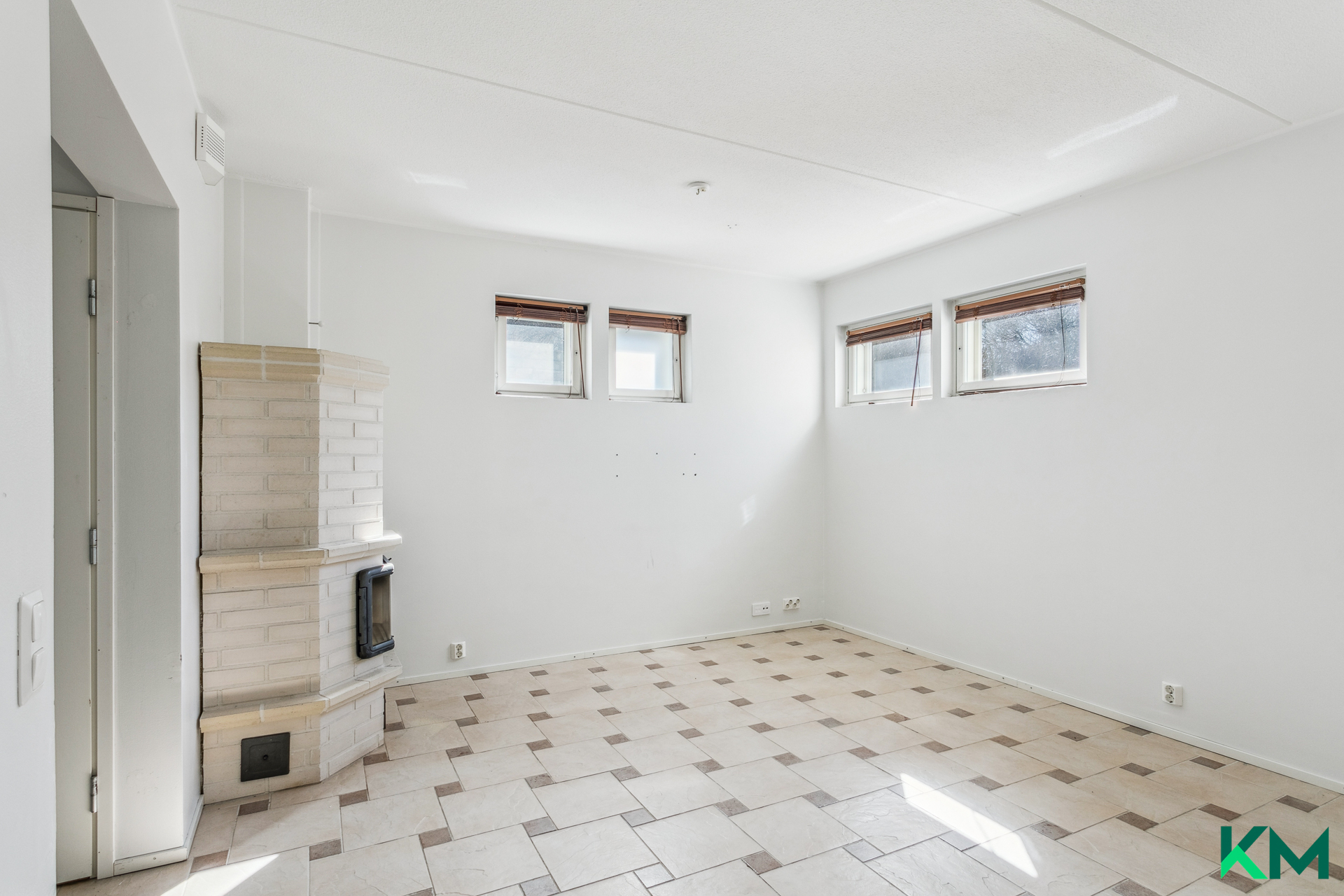 Alakerran takkahuone