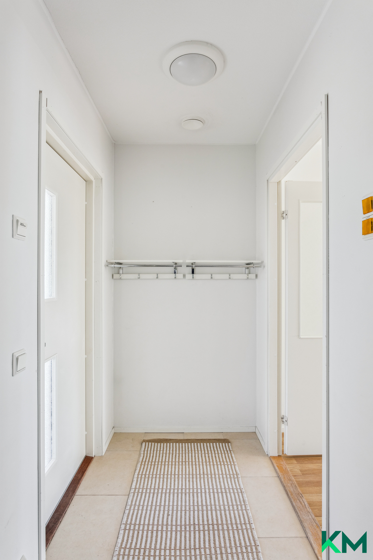 Keskikerroksen eteinen