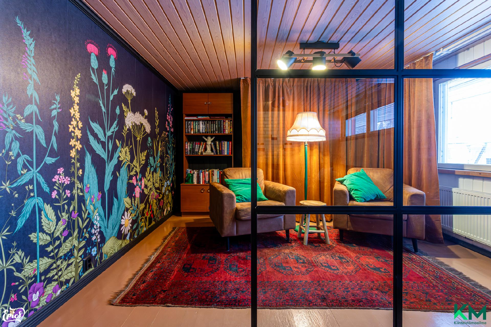 alakerran kirjastohuone