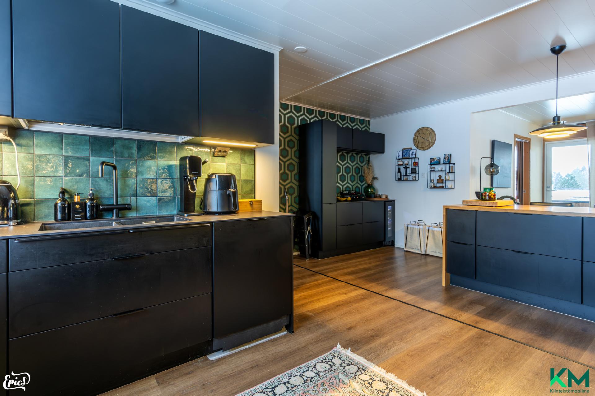 keittiössä myös saarreke