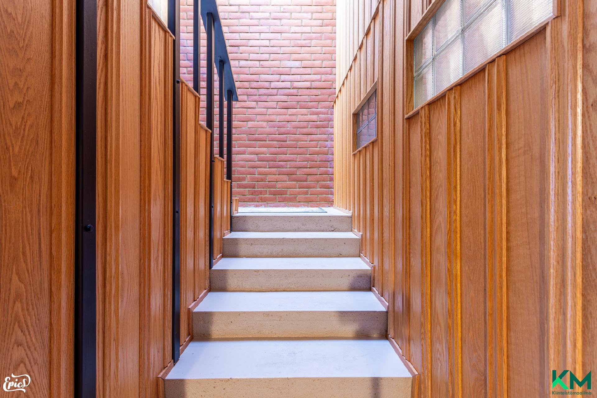 betoni portaan alakertaan