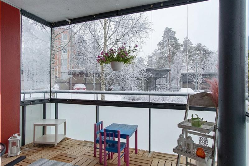 lasitettu parveke sisäpihalle