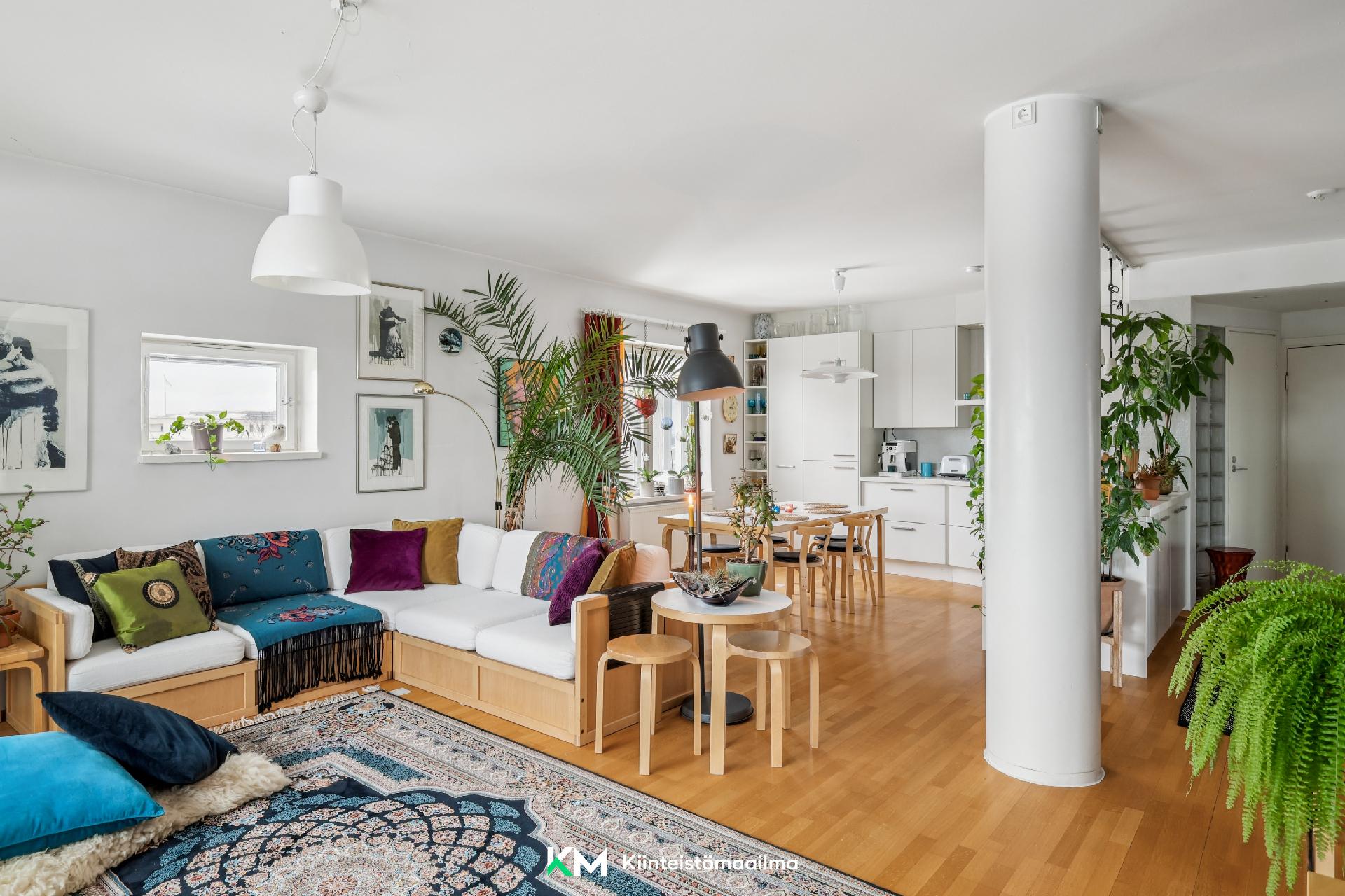 Olohuone ja keittiö