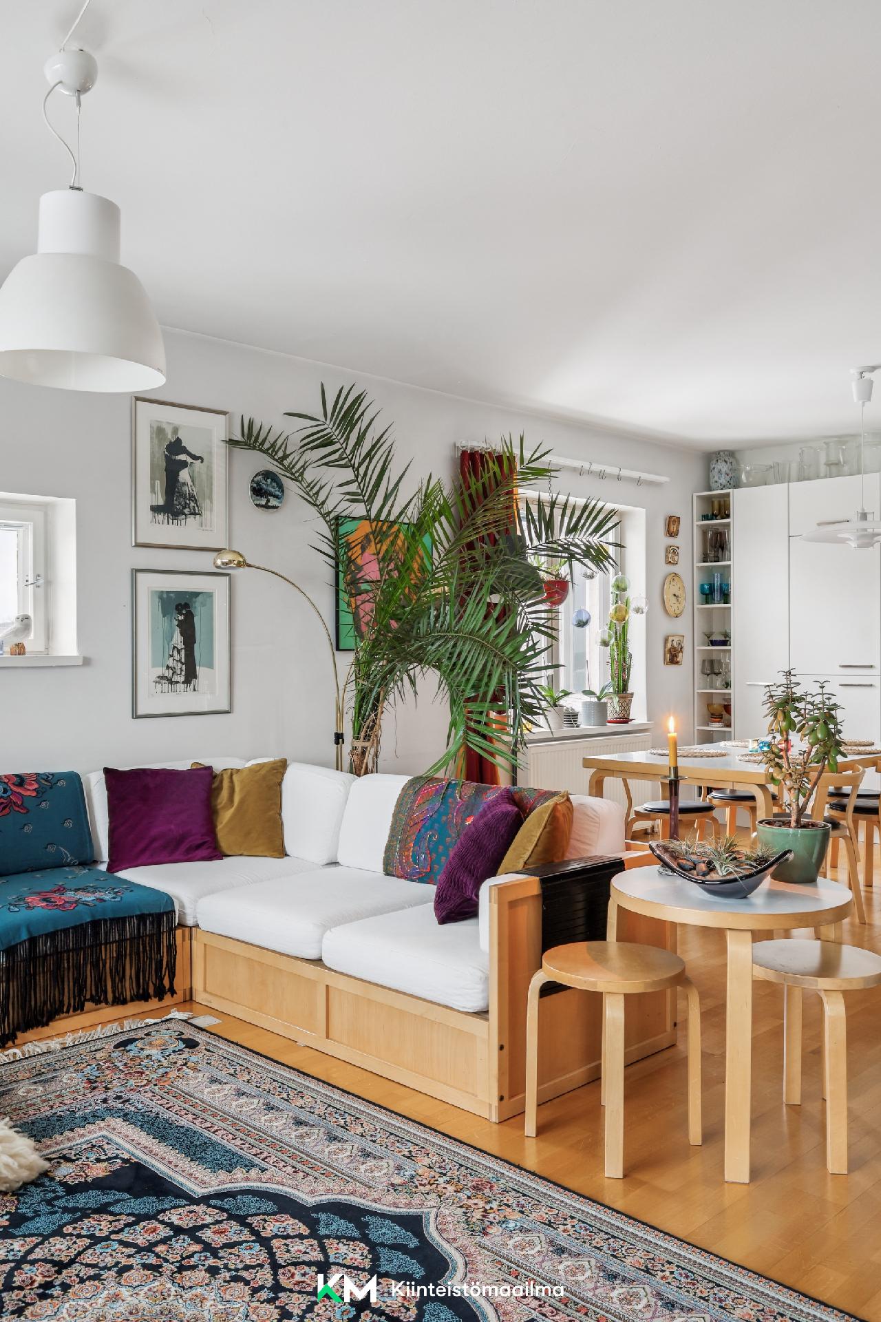 Olohuone ja ruokailutila