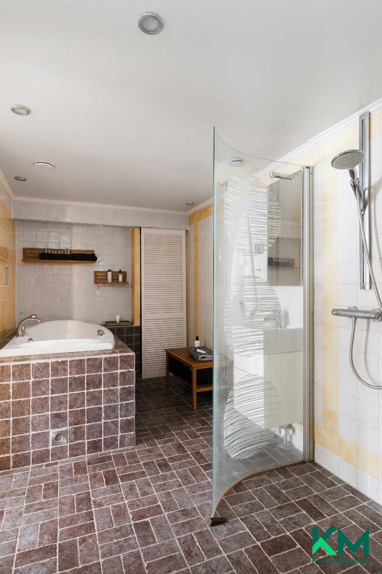 Uudenkaupungintie 4, Munkkivuori, Helsinki