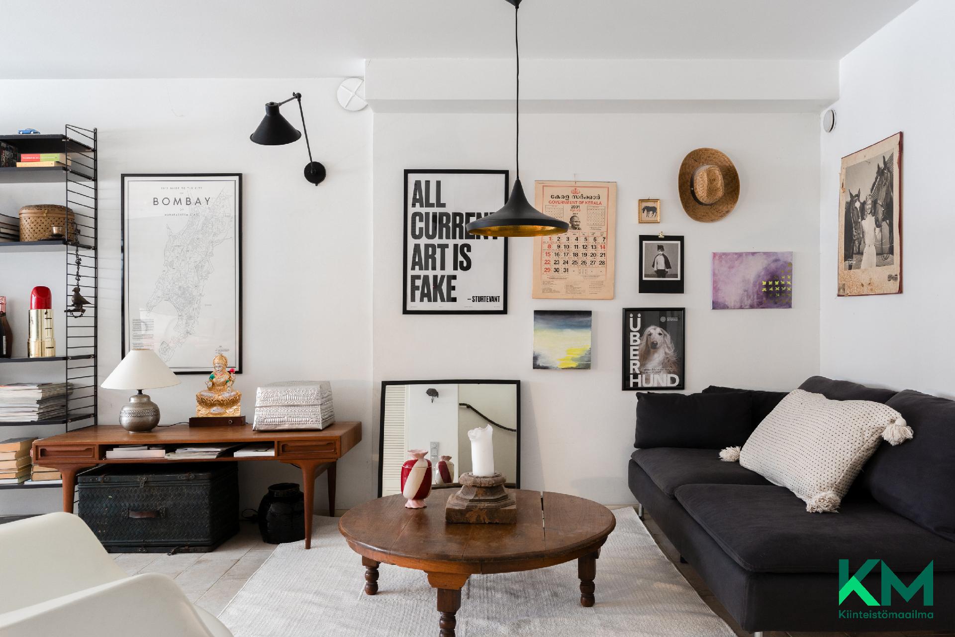 Alakerran huone on tilava!