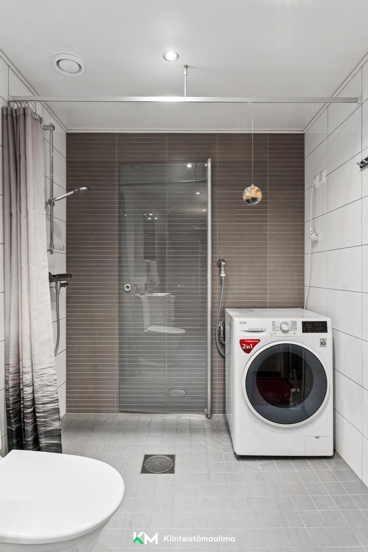 Suihkutila ja paikka pesutornille