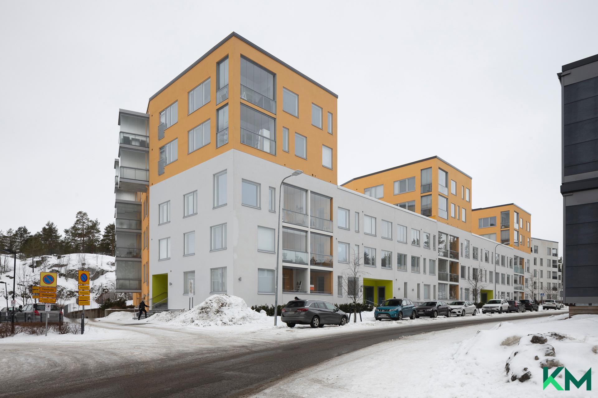 Julkisivu kadulta päin