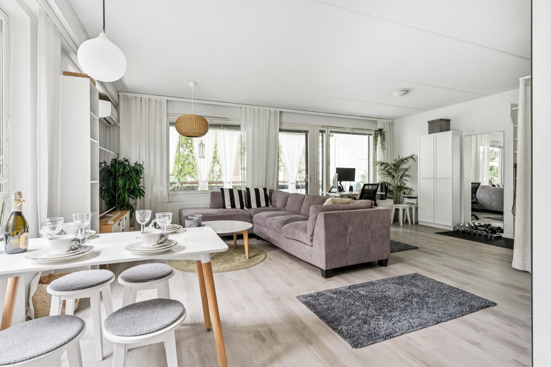 Aurinkolahden puistotie 4, Aurinkolahti, Helsinki