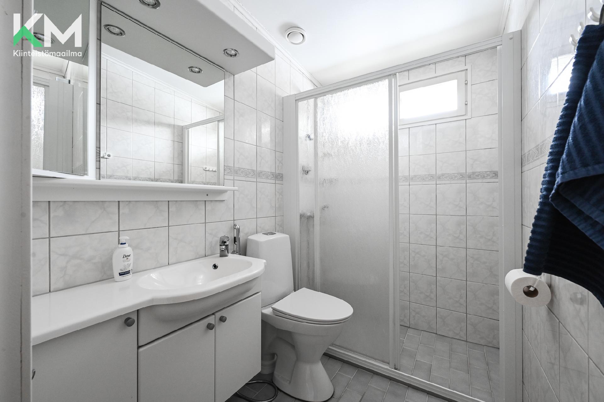 Yläkerran wc ja suihku