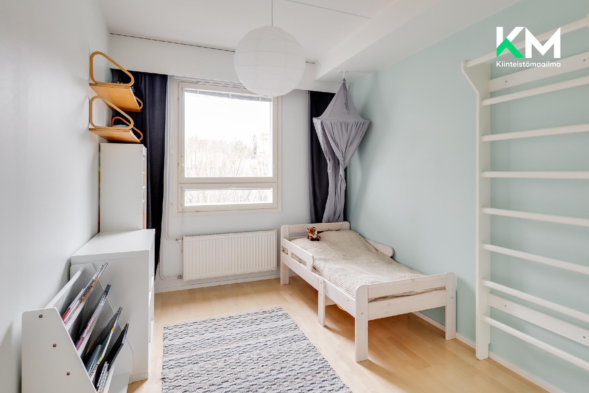 Alakerran makuuhuone 3