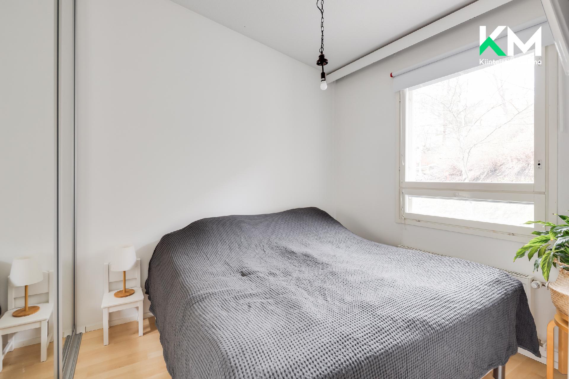 Yläkerran makuuhuone 1