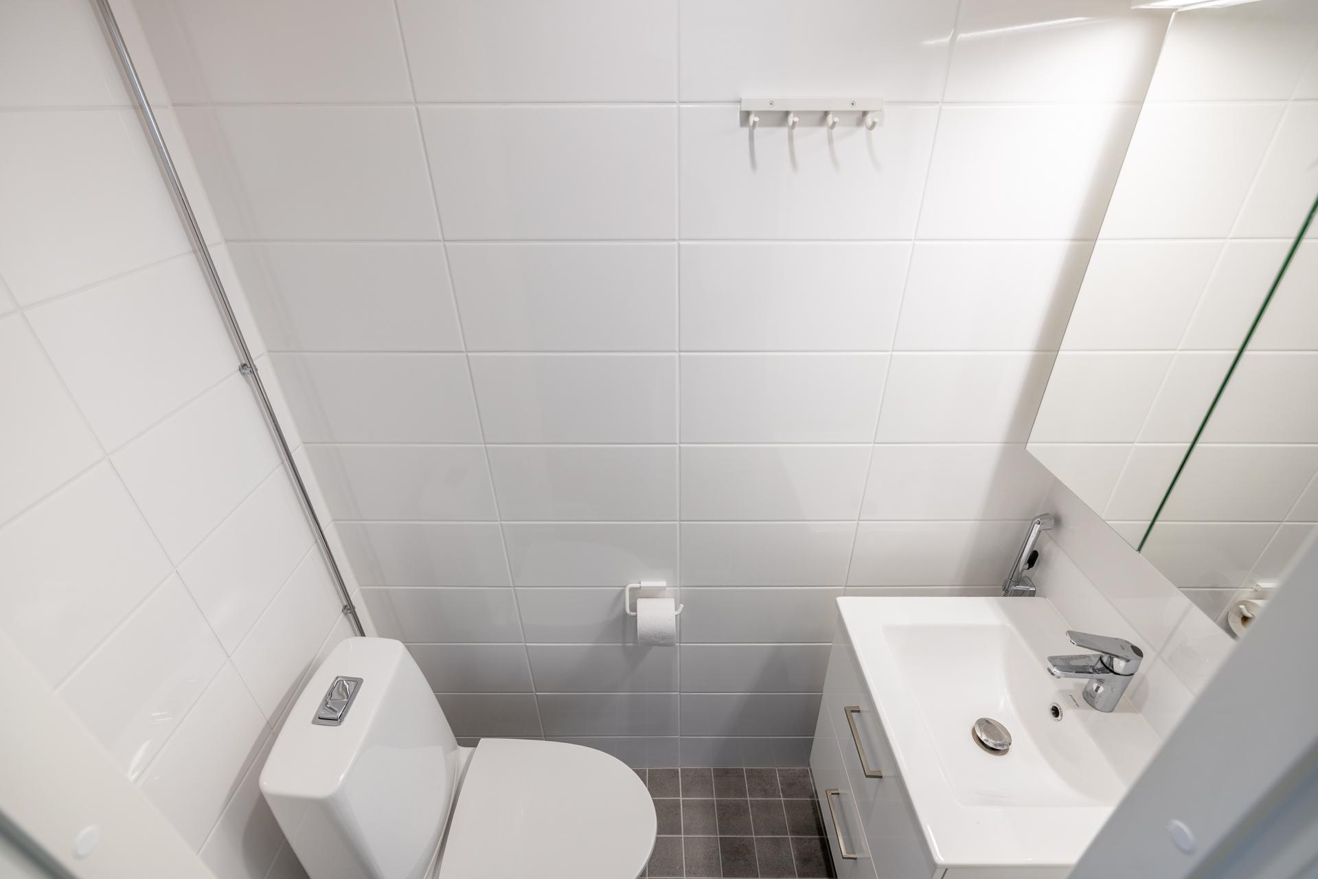 erillinen wc, uusittu LVIS perukorjauksen yhteydessä 2025