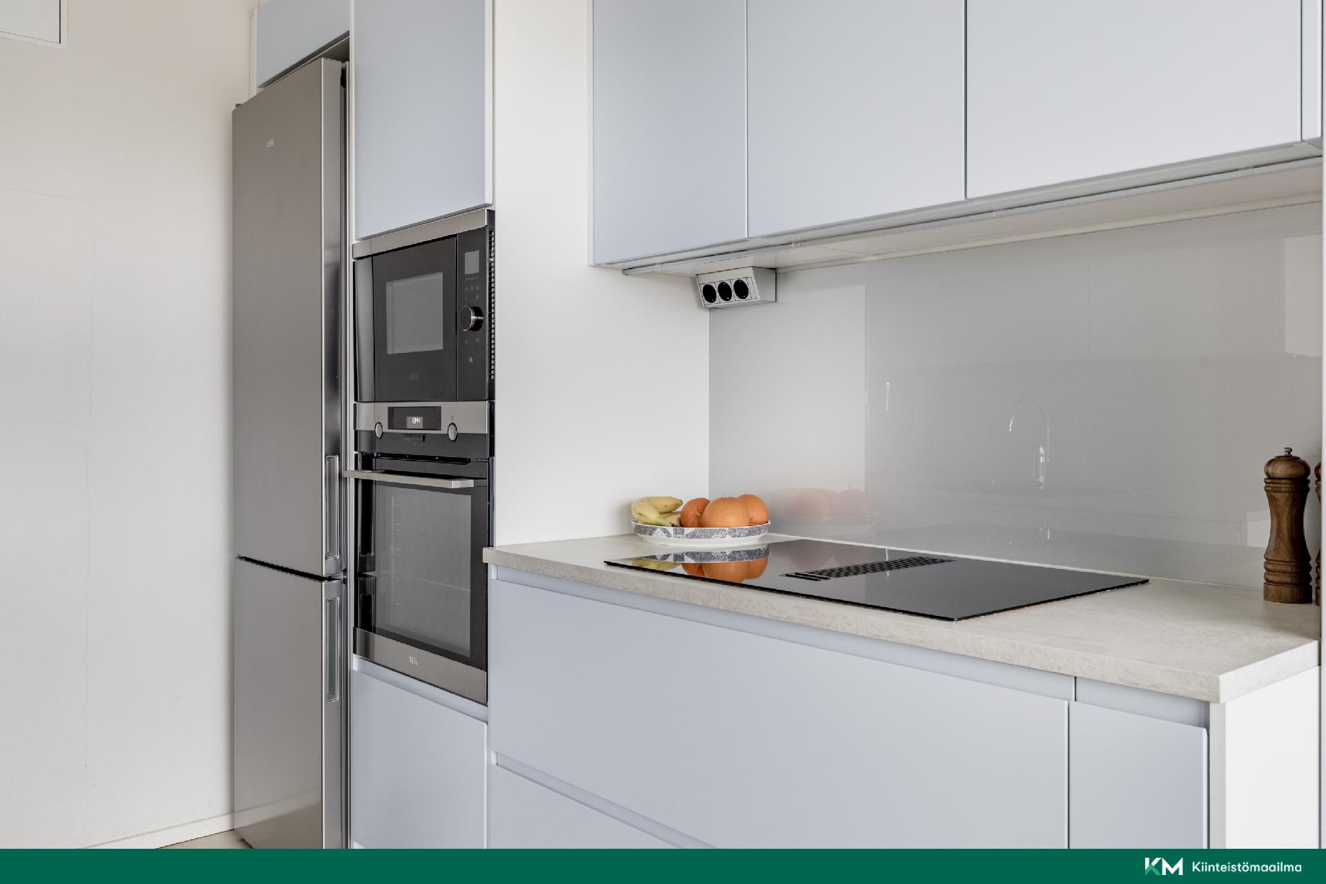 Tyylikäs 2021 uusittu Puustellin keittiö