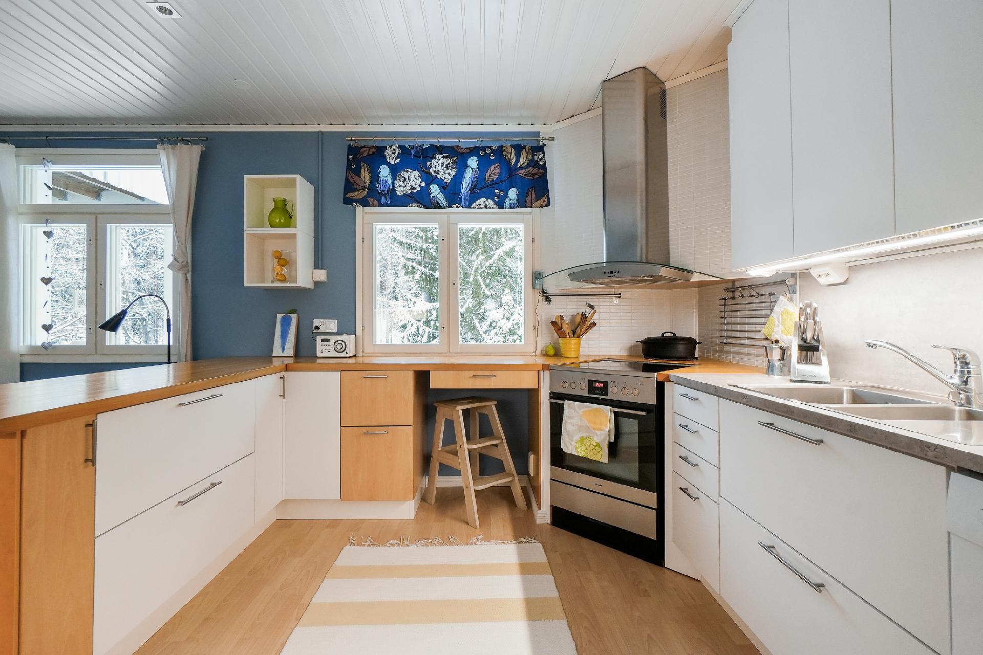 Keittiö uudistettiin v. 2025