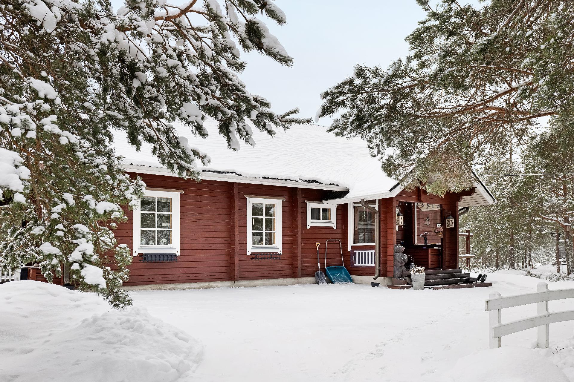 Upea, tunnelmaa huokuva hirsitalo