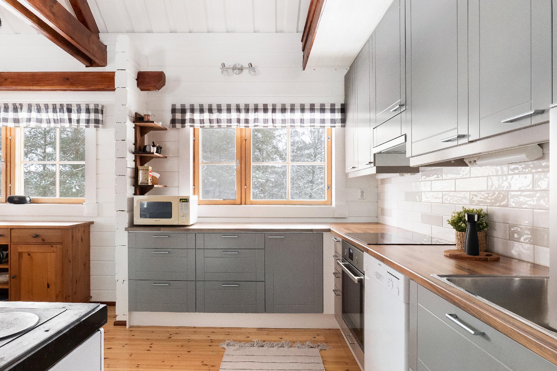 Tyylikäs keittiö, remontoitu 2016