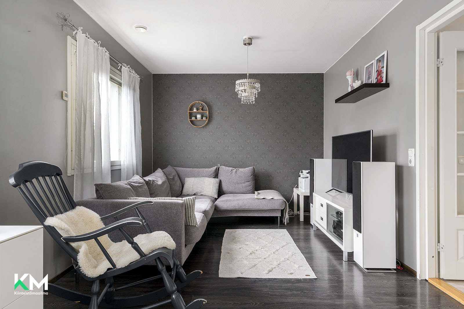 olohuoneen saa jaettua kahdeksi huoneeksi